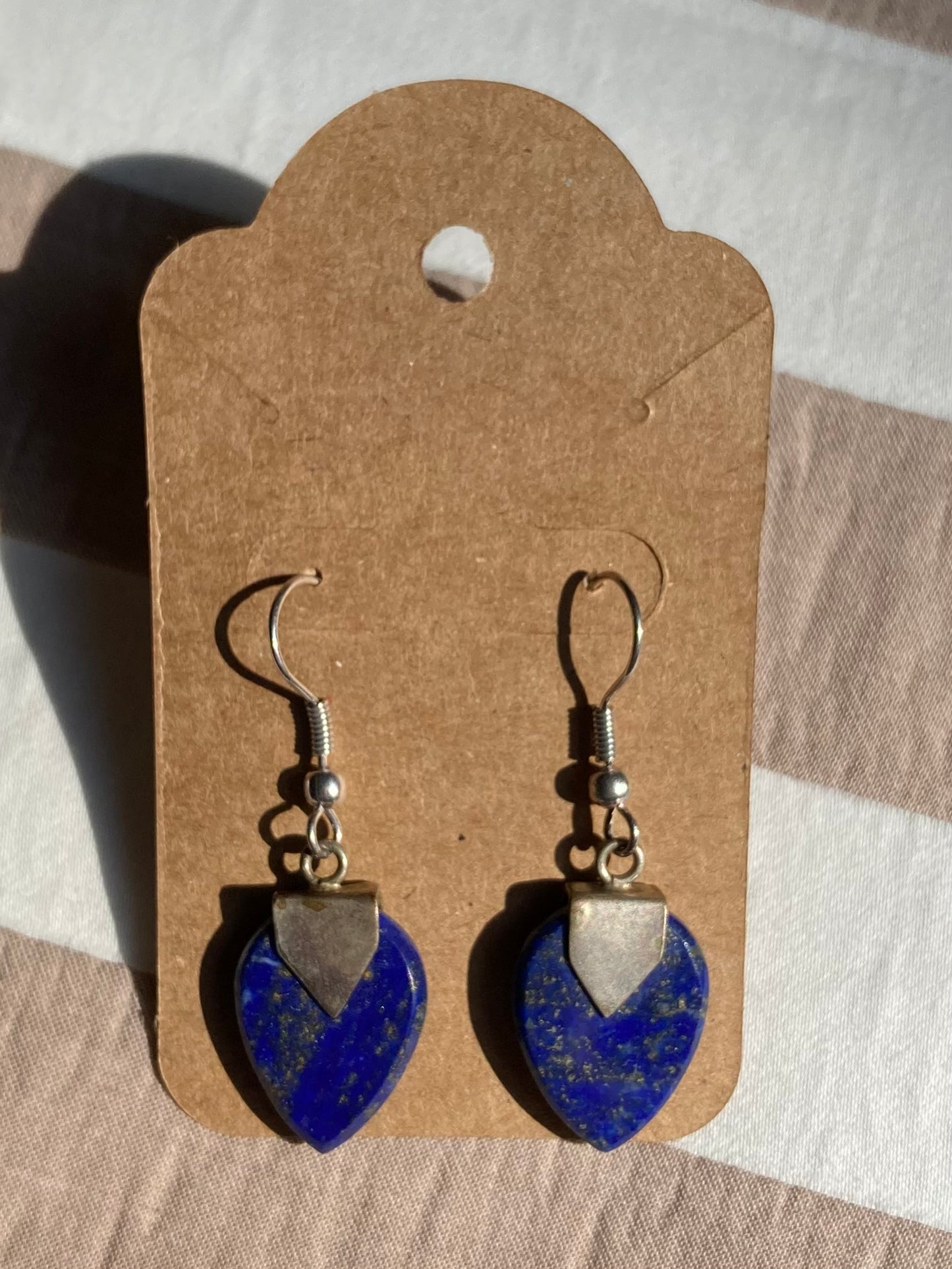 Paire de boucles d'oreilles breloques lapis-lazuli patiné